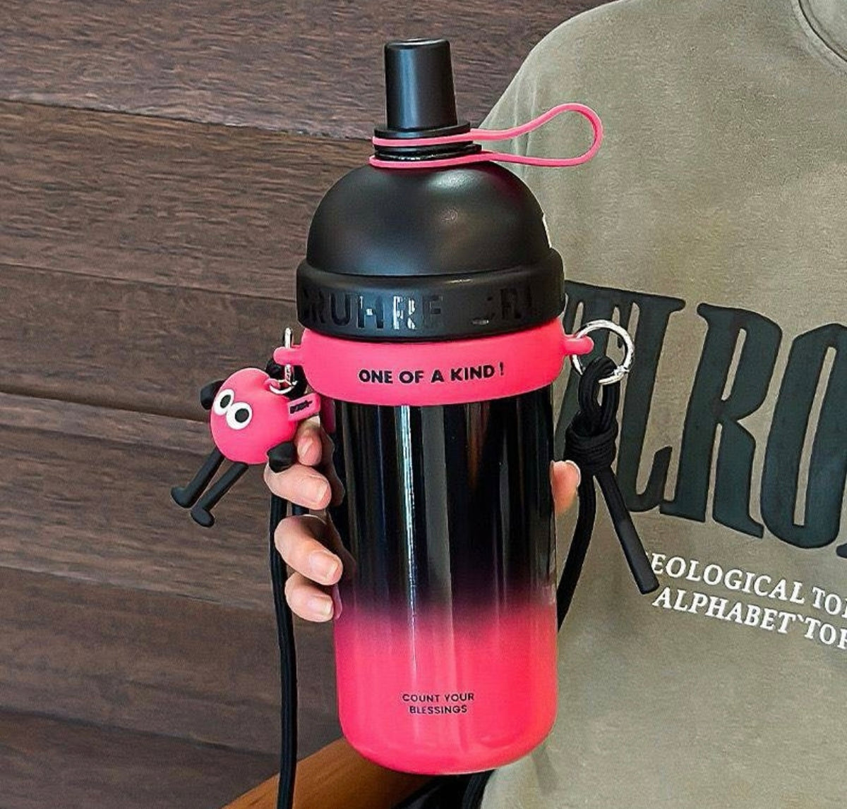 Vaccum steel hanging sipper bottles