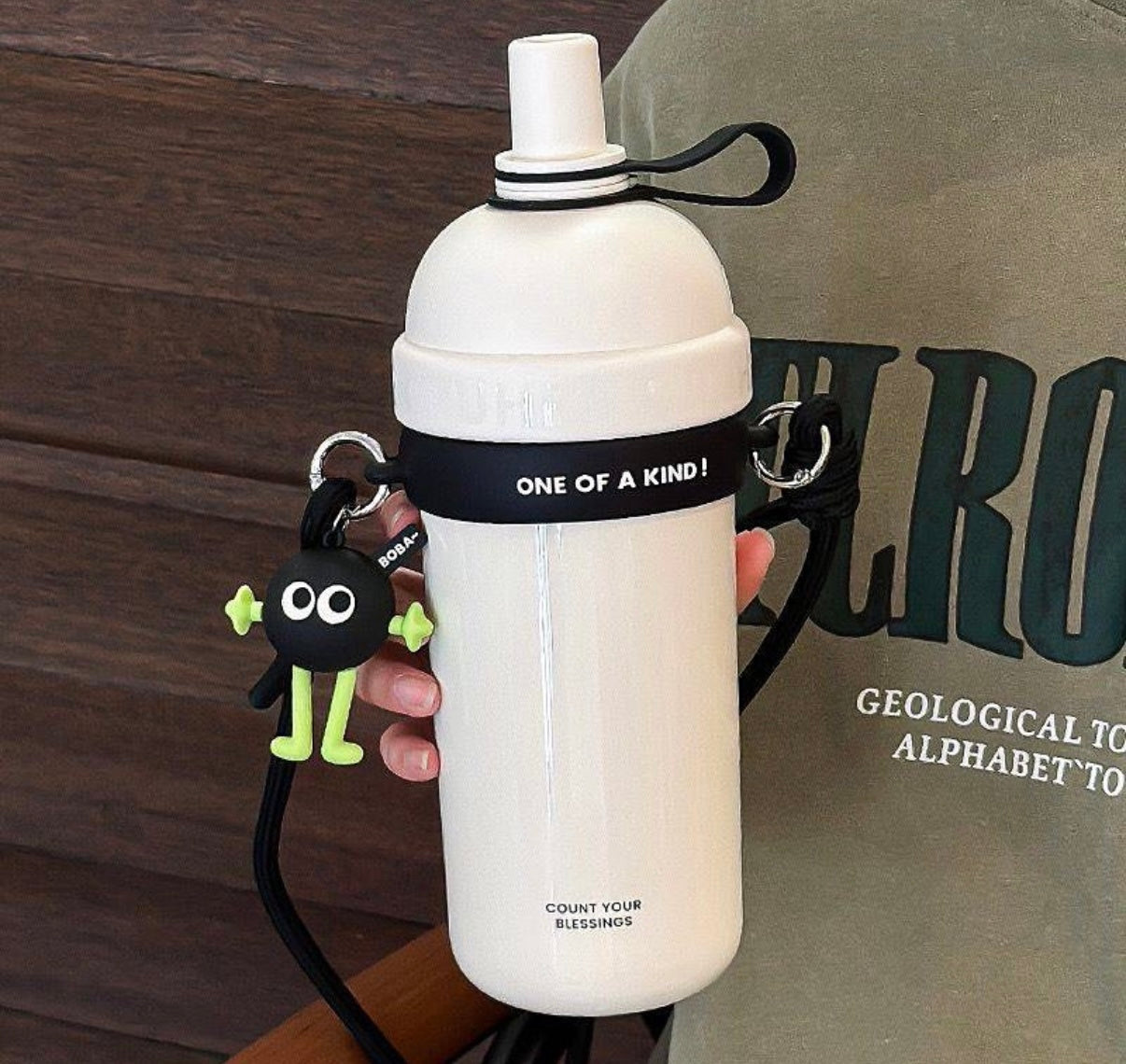 Vaccum steel hanging sipper bottles