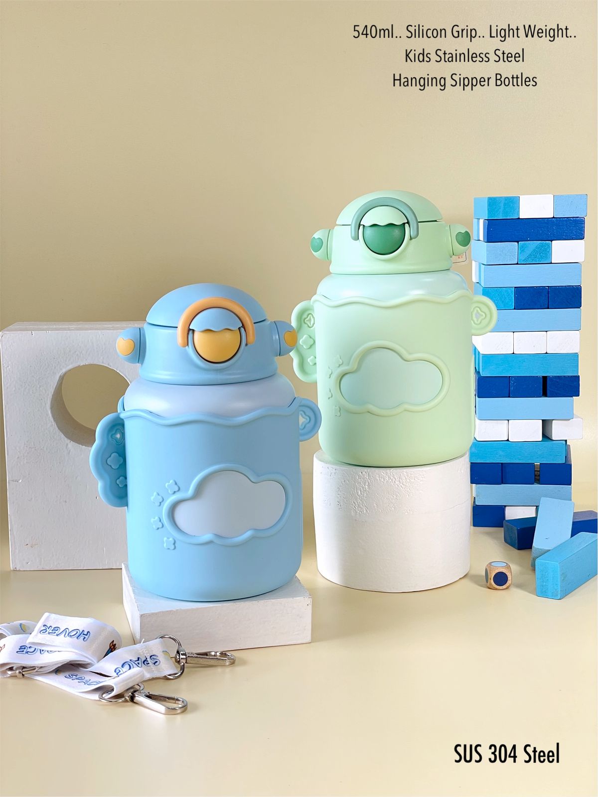 Kids hanging sipper bottle